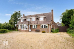 Stunning Detached Cottage with Poole Views and Hot Tub